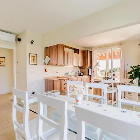 Virginia Villa